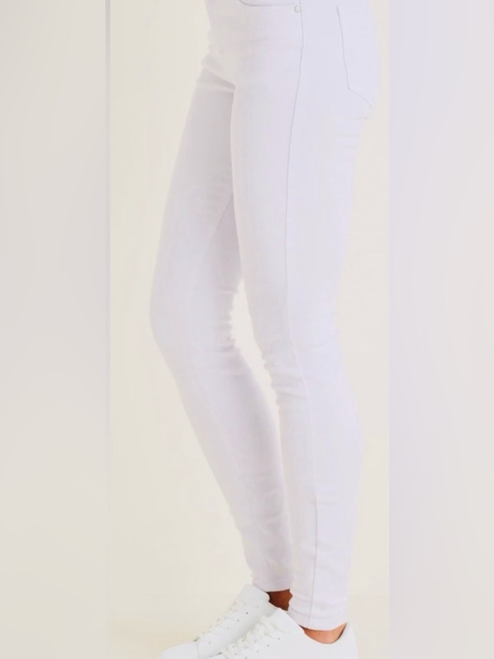 VENUS Classic White Jeans